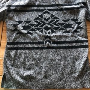 Gray GAP tribal print sweater size medium 🤩